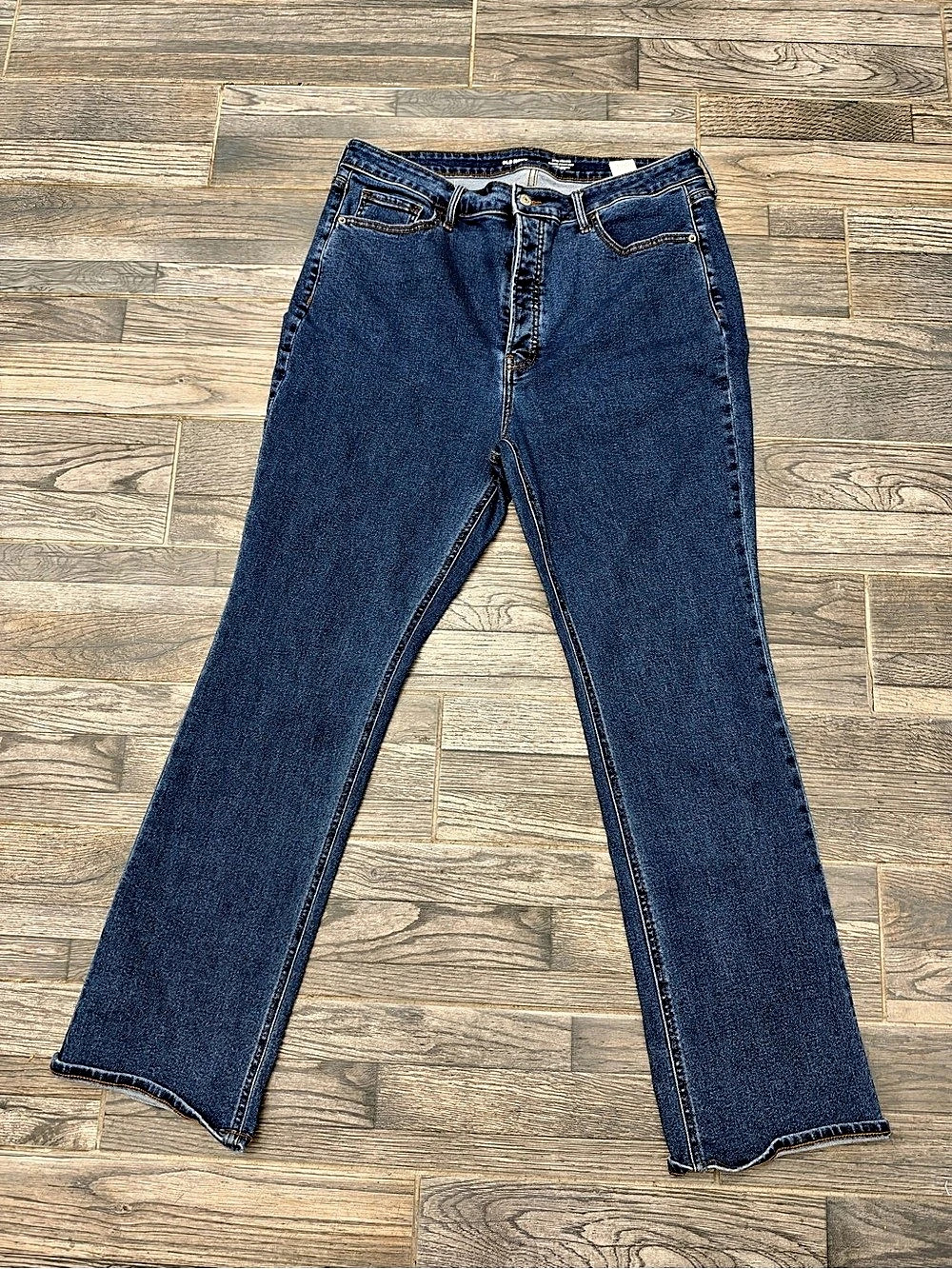 Old Navy Extra High-Rise Kicker Boot-Cut Secret-Smooth Pockets Jeans Blue Waist